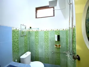 Homestay Syariah Dekat UII Kolam Renang Pribadi By Simply Homy - Baño