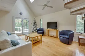 Lake Access, Tranquil Acreage: Farnham Cottage - Interiør