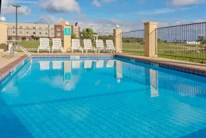 La Quinta by Wyndham Canton MS - Piscine