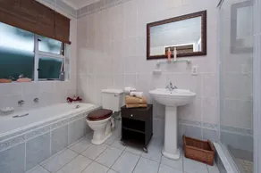 Brown Jug Guest House - Badezimmer