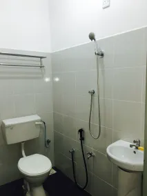 Lyaa Resthouse - Bathroom