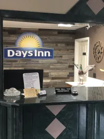 Days Inn & Suites by Wyndham Stuttgart - Reception