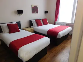 Whites Hotel - Habitación