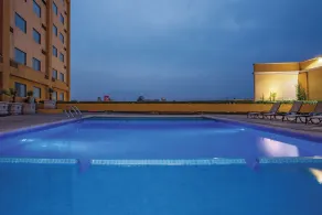 CHN Hotel Monterrey Norte, Trademark Collection by Wyndham - Piscina