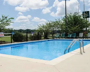 Quality Inn Louisville MS - Piscine