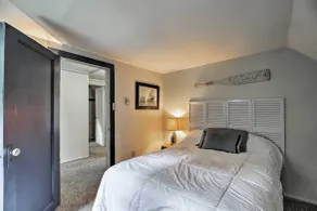 Northville Lakefront Escape w/ Deck: Walk to Lake - Rom