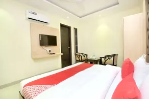 Hotel The Diamond 2 min from Zirakpur bus stand - Room