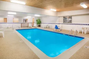 Ramada by Wyndham Spirit Lake/Okoboji - Pool