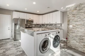 Luxe Philly Home w/ Indoor Jacuzzi & 100-inch TV! - Innenbereich