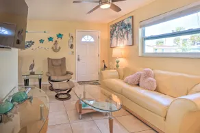 Pet-Friendly Dunedin Townhome w/ Private Yard - Interior