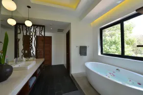 Solitaire Damnak Villa Hotel - Bathroom
