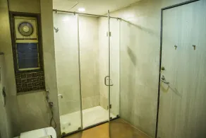 Hotel Mount Regency - Bathroom