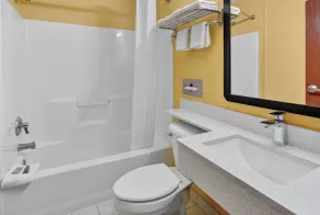 HomeTown Inn & Suites - Badeværelse