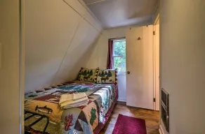 Serene Todd Getaway w/ Private Pond & Creek Views! - Intérieur