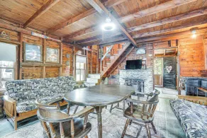 Peaceful Lakefront Maine Cabin w/ Sunset Views - Innenbereich