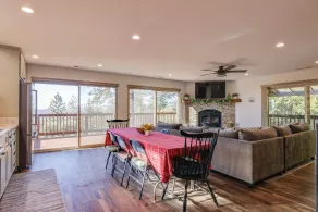 Ski, Hike & Fish: Mtn-view Gem w/ Deck in Tuolumne - Interiør