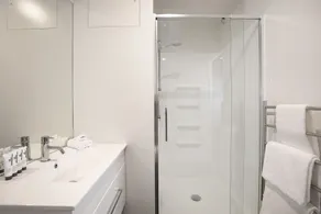 Quest Tauranga Central - Bathroom