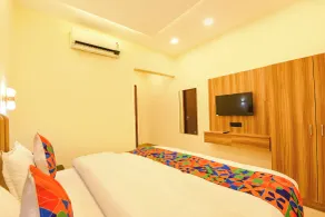 FabHotel PVS Grand - Quarto
