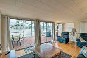 Riverfront Deck + Fire Pit: Hot Springs Retreat! - Interiör