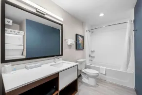 Everhome Suites Fayetteville near Fort Bragg - Salle de bain