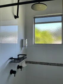Moore Park Beach Inn - Bathroom