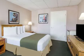 Days Inn by Wyndham Bedford - Rom