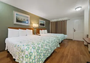 HomeTowne Studios by Red Roof Orlando - UCF Area - Rom