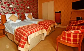 Metropole Hotel and Spa - Room