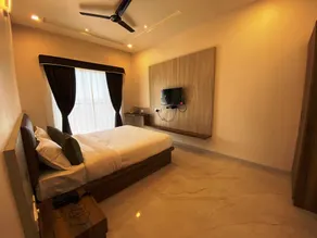 The Grand Sarovar Inn and Suites - Room