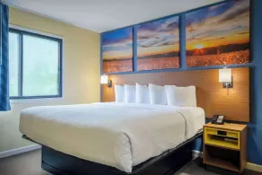 Days Inn & Suites by Wyndham Waterloo - Chambre