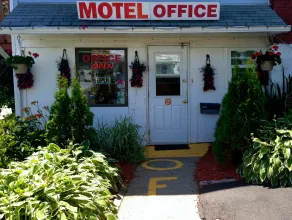 Hillside Motel - Borne des arrivées/des départs