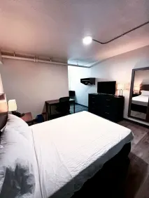 Studio City Suites, a Travelodge by Wyndham - Chambre