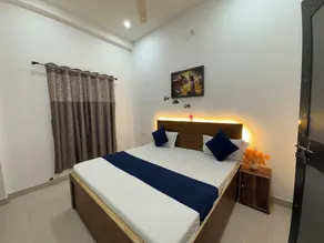 Shree Radha Vallabh Palace 800 m from Prem Mandir - Chambre