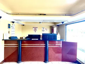 REGENCY INN - Hall