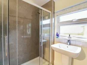 Compass Cottage - Bathroom