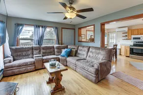 9-acre Riverfront Home in Milbridge w/ Deck & Yard - Innvendig