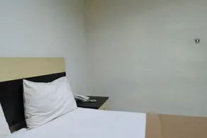 OYO 93953 Kost Tamara Near Kantor Desa Sengka - Zimmer