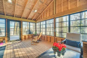 Boat Dock, Full Gym: Waterfront Nelson Lake Gem! - Interiör