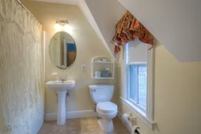 Dodge Cottage - Bathroom