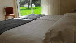 Logis - Hostellerie Le Chatel Nangis - Værelse