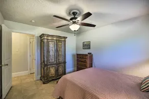 Spacious Seabrook Home w/ Patio: 1 Mi to Beach! - Innenbereich