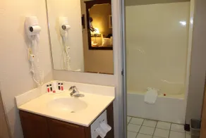 Super 8 by Wyndham Valparaiso - Salle de bain