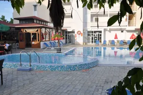 Hotel BelleVille - Piscina
