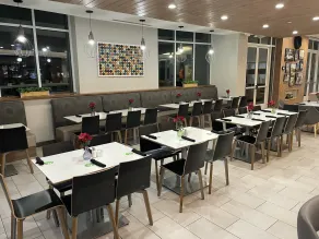 Holiday Inn Atlanta-Gas South Arena Area by IHG - Restaurant