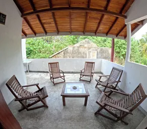 SurfBayVilla - Lobby sitting area