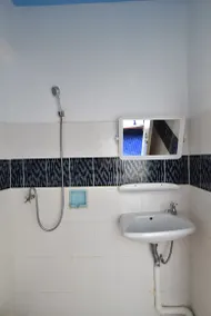 Prasuri Guest House - Bathroom
