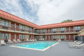 Super 8 by Wyndham Tulsa - Route 66 - Pool