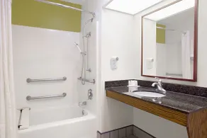 Baymont by Wyndham Warner Robins - Salle de bain