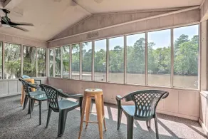 Sues Camp w/ Caddo Lake Access & Dock! - Interiør