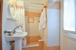 Venetiko Apartments - Bathroom